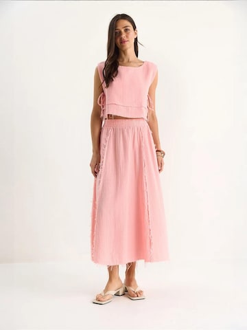 Tailleur di Bianco Lucci in rosa: frontale