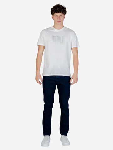 Maglietta 'XM002519 AF10334' di ARMANI EXCHANGE in bianco