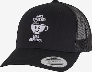 Mister Tee Lippalakki 'More Espresso Less Depresso' värissä musta: etupuoli