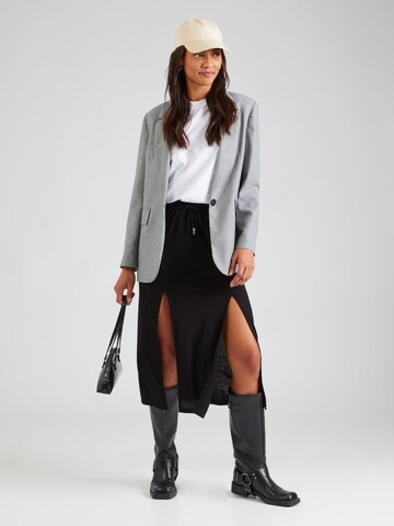 Gonna 'Ester' di ABOUT YOU in nero