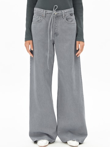 ARMEDANGELS Loose fit Jeans in Grey: front