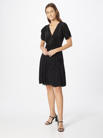 Rochie de la DKNY pe negru: față