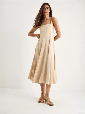 Robe Bianco Lucci en beige