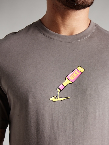 Nike Sportswear Shirt in Grey
