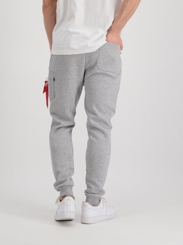 ALPHA INDUSTRIES Tapered Broek in Grijs