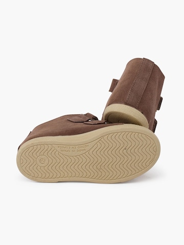 Pisamonas - Botas en marrón