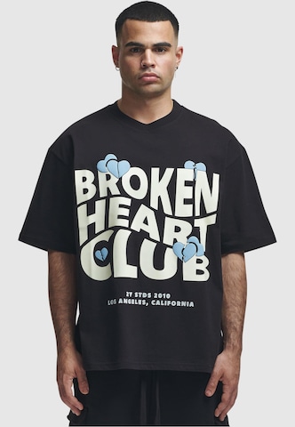 2Y Studios T-shirt 'Broken Heart Club' i svart: framsida