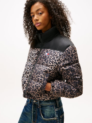 Tommy Jeans Jacke in Braun