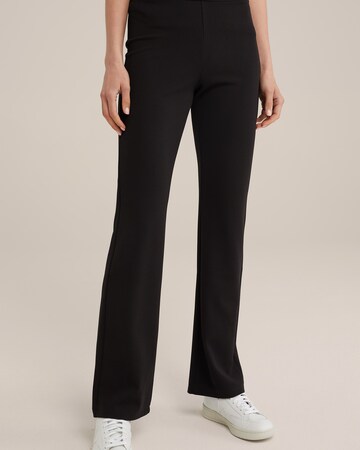 WE Fashion Flared Trousers in Black: front