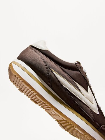 Bershka Platform trainers in Brown
