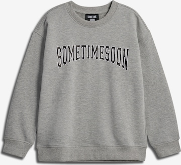 SOMETIME SOON Sweatshirt 'Winters' i grå: framsida