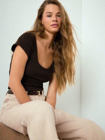 Next Koszulka w kolorze brązowy