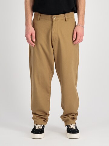 ruda ALPHA INDUSTRIES Laisvas „Chino“ stiliaus kelnės: priekis