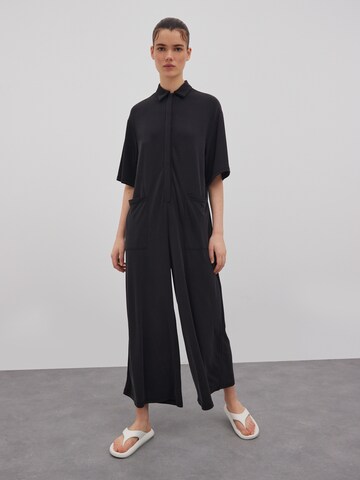 EDITED Jumpsuit in Black: front