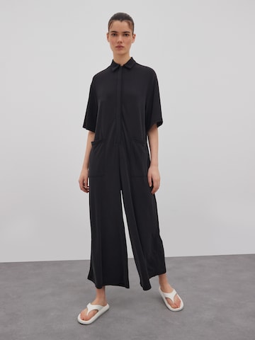 EDITED Jumpsuit in Zwart: voorkant