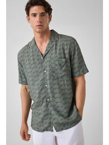 GUESS Regular Fit Hemd in Grün: Vorderseite