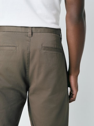 Next Regular Chinohousut värissä ruskea