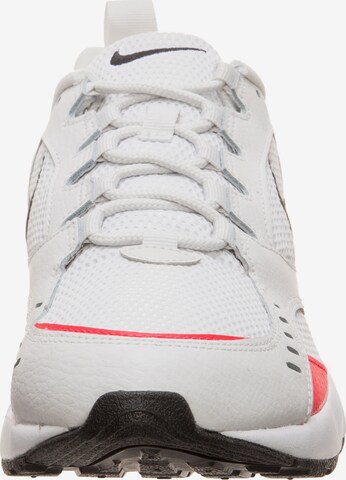 Baskets basses 'Air Heights' Nike Sportswear en blanc