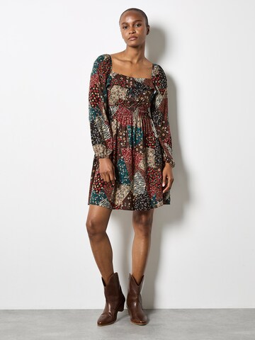 Robe ' ' Apricot en marron : devant