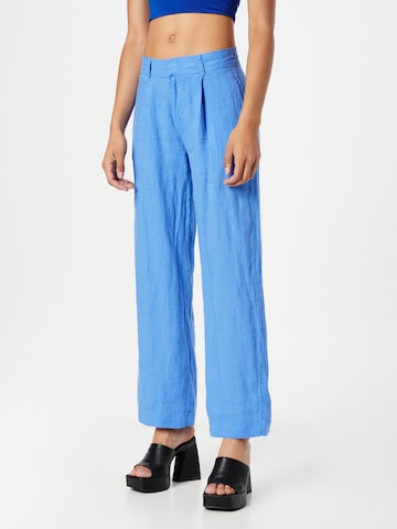 Loosefit Pantalon à pince 'Denise' Gina Tricot en bleu : devant