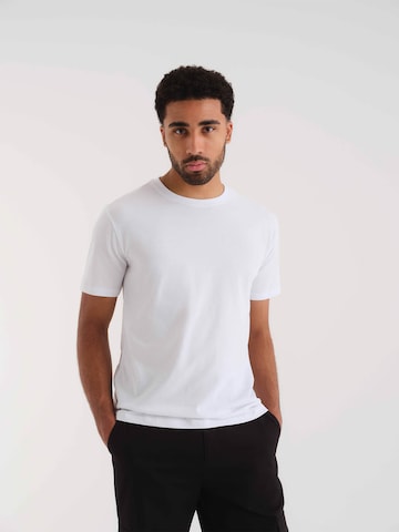 ABOUT YOU x Kevin Trapp Shirt 'Theo' in Zwart: voorkant