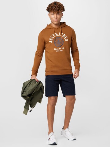 JACK & JONES Sweatshirt in Bruin