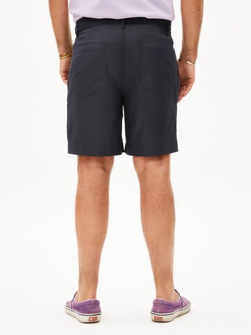 ARMEDANGELS Loosefit Broek 'AAUGUST' in Blauw: voorkant