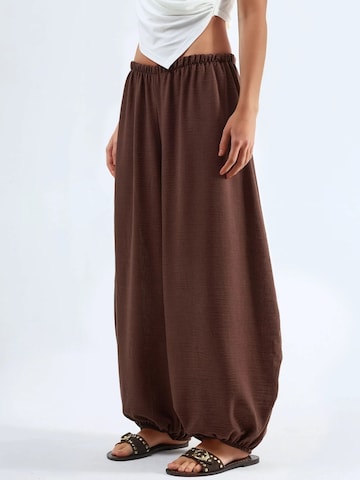 Busem Wide leg Harem trousers in Brown: front
