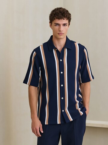 Coupe regular Chemise Next en bleu : devant