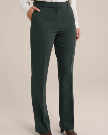 WE Fashion Bootcut Pantalon in Groen