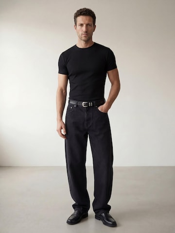 ARMIE Riem 'The Walker' in Zwart: voorkant