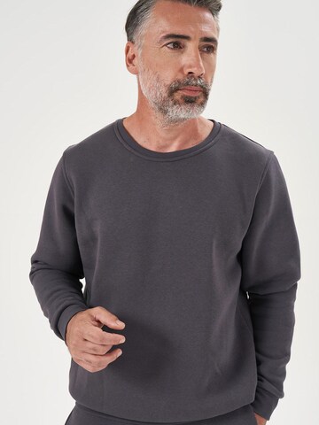 LOUIS LECLER Sweatshirt 'Carter' in Grijs