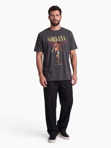 AMPLIFIED Regular fit Μπλουζάκι σε μαύρο