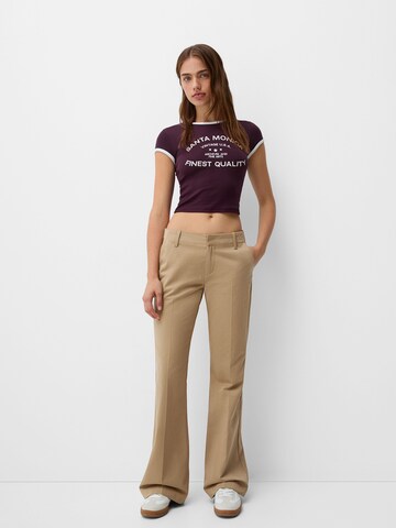 Flared Pantaloni con piega frontale di Bershka in beige
