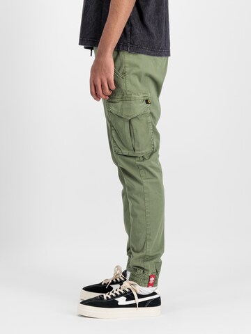 Tapered Pantaloni cargo di ALPHA INDUSTRIES in verde