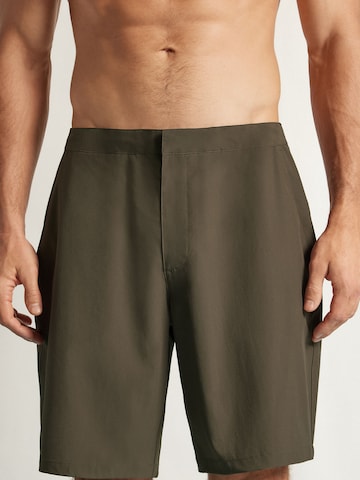 IUMAN Intimissimi Badeshorts in Grün: Vorderseite