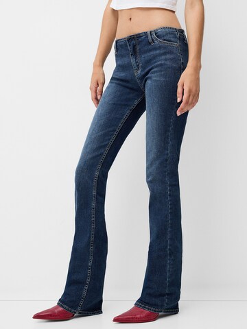Flared Jeans di Bershka in blu: frontale