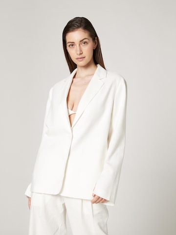 LENI KLUM x ABOUT YOU - Blazer 'Sofia' em branco: frente