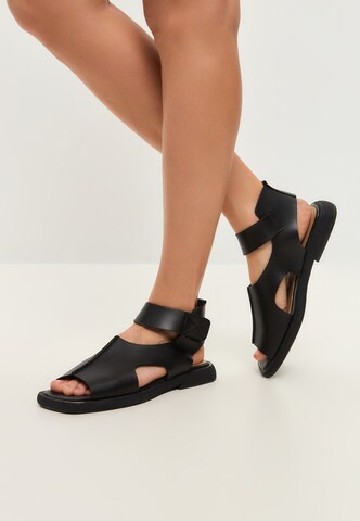 CESARE GASPARI - Sandalias en negro