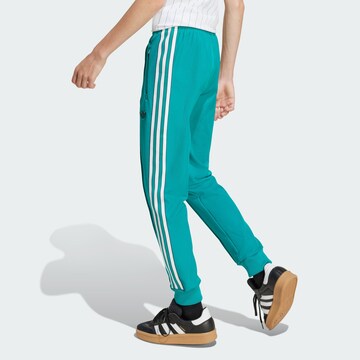 Coupe slim Pantalon 'FC Liverpool' ADIDAS ORIGINALS en vert
