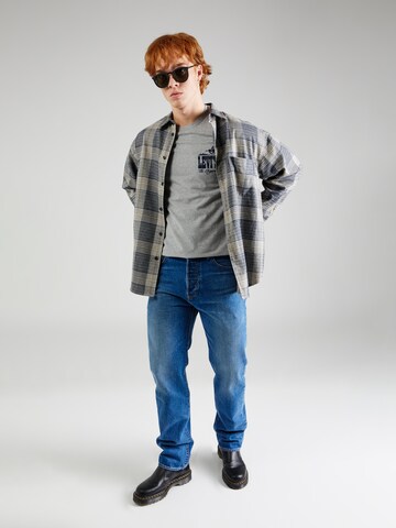 LEVI'S ® Regular T-Shirt 'Graphic Set in Neck' in Grau