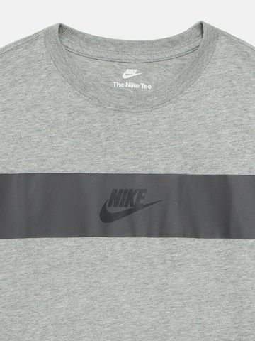 Nike Sportswear T-Shirt 'BRANDMARK' in Grau