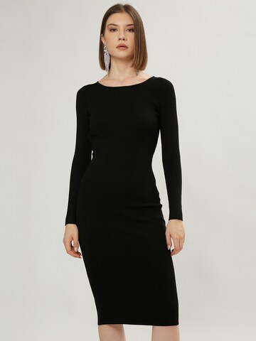 Influencer Dress in Black: front