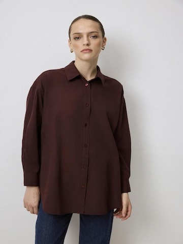 Touche Prive Shirt in Red: front