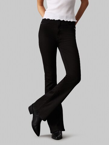 Calvin Klein Jeans Flared Jeans in Schwarz: Vorderseite