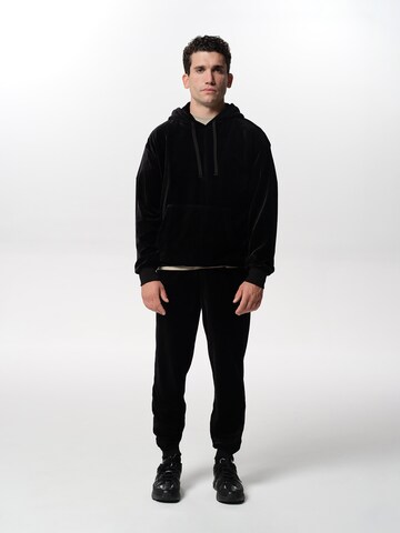 ABOUT YOU x Jaime Lorente Sweatshirt 'Alejandro' in Black