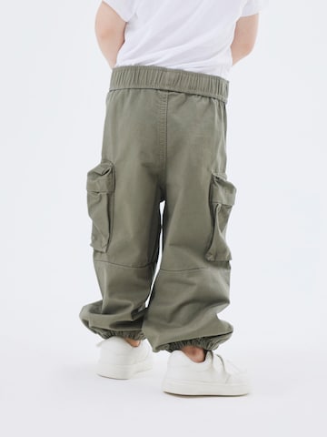 NAME IT - Tapered Pantalón 'Ben' en verde