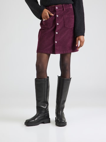 Eight2Nine Skirt in Red: front