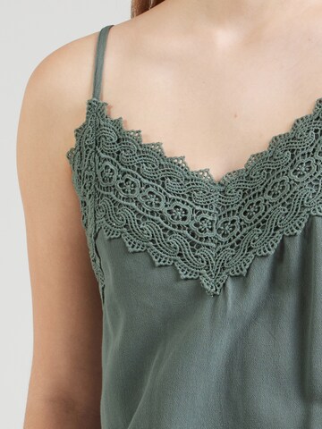 Top 'Tara' di ABOUT YOU in verde