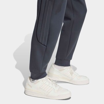 ADIDAS ORIGINALS Tapered Pants in Grey